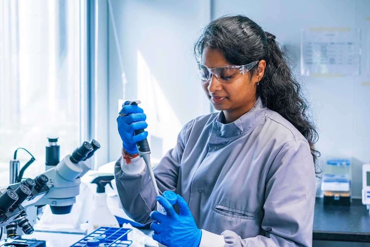A scienistist works at MiAlgae's on site lab.