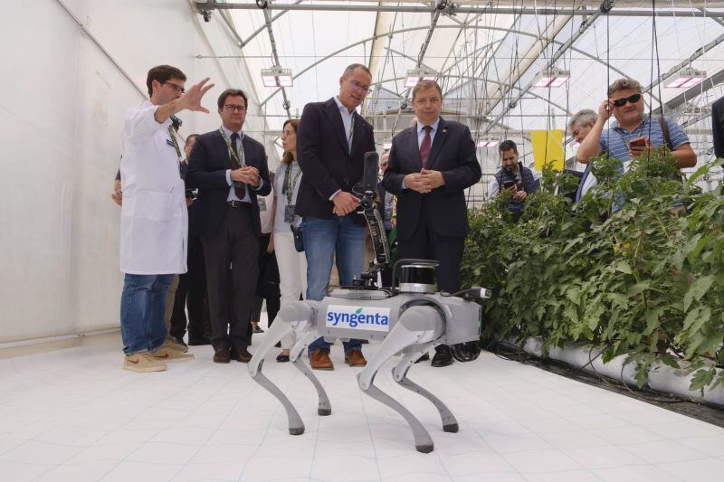 El Ejido R&D site opening ceremony. It employs a field-to-lab approach where diagnostics begin directly in growers' fields, not just laboratories, placing the grower at the center of the research.