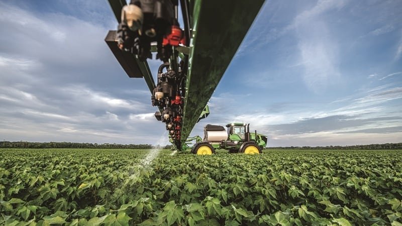 John Deere’s See & Spray saves farmers more than 31m gallons of herbicide mix in 2025